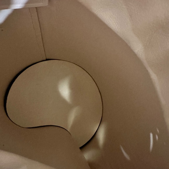 Giaquinto Bucket Bag - Picture 5 of 8